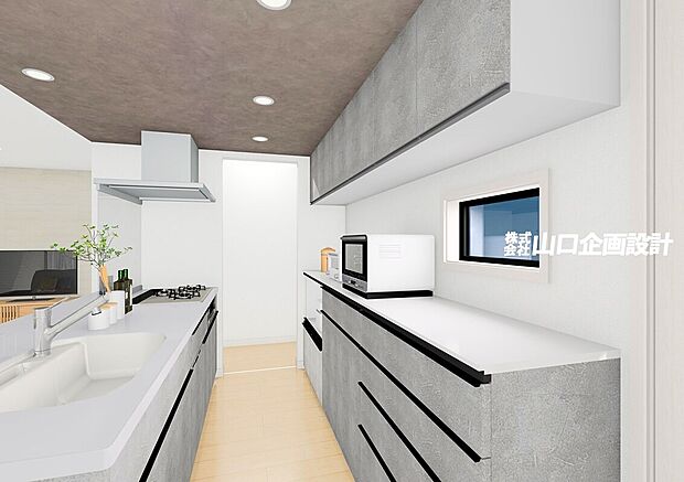 【内観完成予想図　キッチンスペース】落ち着いたカラーのシステムキッチンと機能性と収納力を備えたカップボード、窓付で開放的で明るいキッチンスペース。　※図面を基に描いたもので実際とは異なります。調度品等は含みません。