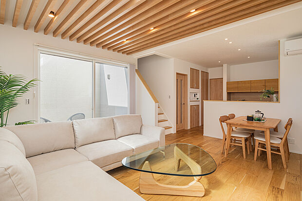 【シティコート金剛東VI期】
徒歩15分圏内に買い物施設・教育施設・病院などがあり、ライフステージが変わっても暮らしやすい住環境。角地や整形地など、お好みに合わせてお選びください◎