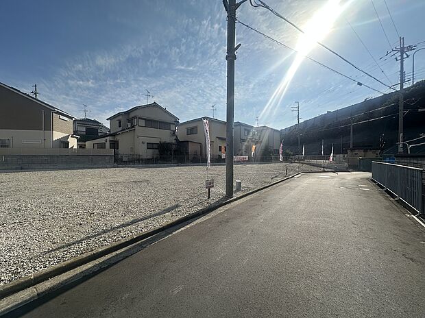 【現地土地写真】
全16区画のコミュニティ！近鉄南大阪線「道明寺」駅まで徒歩8分～9分。都心部へのアクセス良好な立地です。