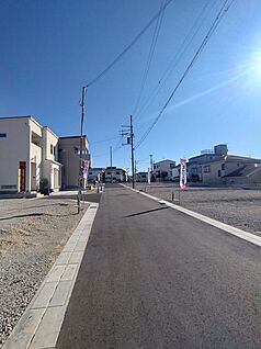 【前面道路含む現地写真】