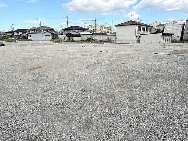 【【現地写真】】コンビニやスーパーなどの買い物施設や医療施設などが徒歩8分圏内に点在!幅広い世帯の方が暮らしやすいロケーションです◎