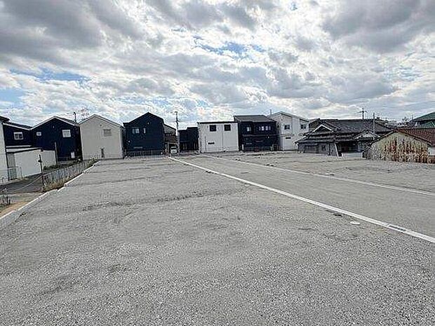 【【現地写真】】敷地面積は31坪超!外観デザインは、ベース・アクセントより1色ずつご選択いただけます。お好みの雰囲気に合わせて、ご家族の理想が詰まった住まいを実現可能です。