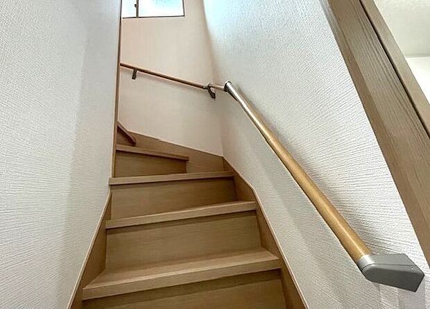 【建物標準仕様】階段手すりも標準装備。