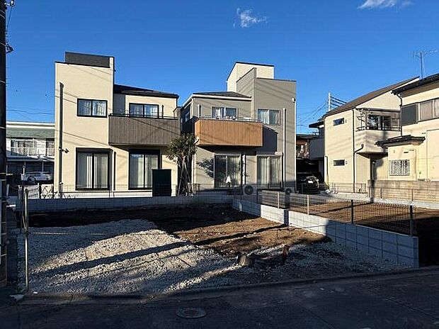 【現地外観写真】
一戸建ての大きなメリットは、「自分の土地」を自由に使えること。好きなペットが飼えるほか、ガーデニングやDIY、車やバイクの手入れなど様々な趣味を楽しめます♪