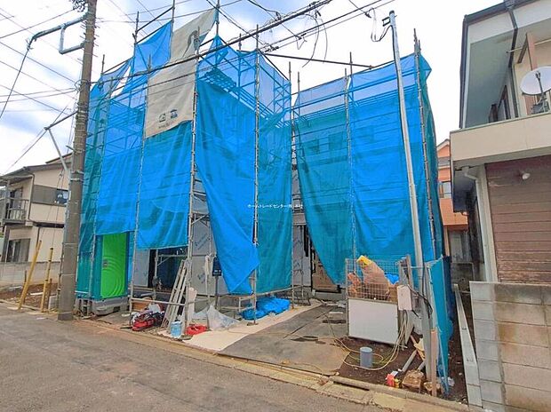 【現地外観写真】
ひとたび扉を開けばそこに待っているのは上質な空間とマイホームでの新生活をイメージさせる優雅なひととき。「この家なら…」ではなく「ここに住みたい♪」と思う感動をお届けいたします。