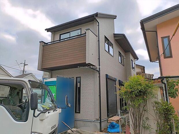 【現地外観写真】
気になった物件すぐにご見学対応させていただきます♪平日・お仕事帰りなど、いつでもご案内可能です♪周辺環境と併せて、実際に現地をご確認ください♪