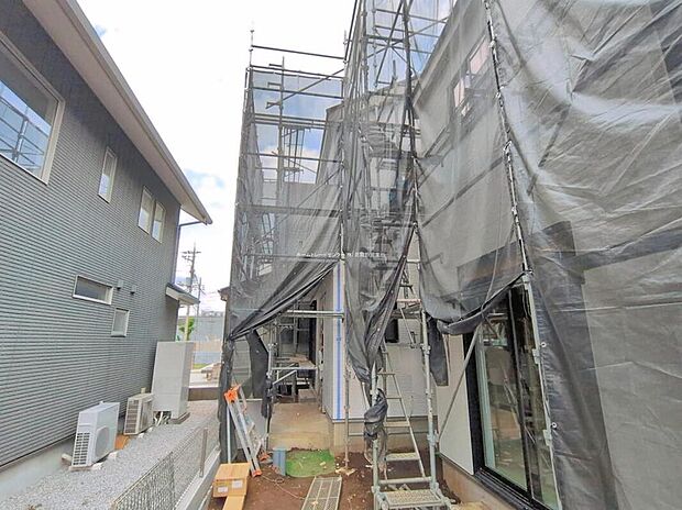【現地外観写真】A号棟
西武新宿線「小平」駅徒歩11分、または自転車4分☆お車2台駐車可能(※車種による)