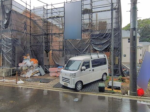 【現地外観写真】H号棟
今なら建築中の様子をご覧になることができます。地震に強いオリジナル工法を是非お確かめ下さい♪