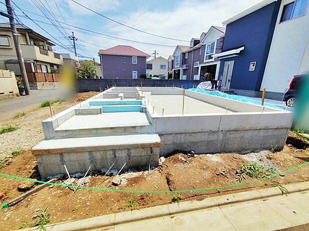 【現地外観写真】
西武多摩川線「多磨」駅まで徒歩15分♪
低層住居専用地域の落ち着いた立地で、子育てにも最適です。現地をご覧いただきながら、住まいの夢をお聞かせください。