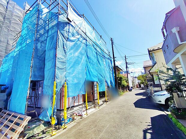 【前面道路含む現地写真】
スーパー徒歩6分、コンビニ徒歩3分♪商業施設が徒歩圏内に充実し、毎日のお買い物に便利です♪