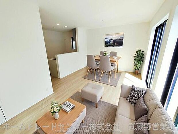 ~Living Room~A号棟
採光良好なリビングは、ご家族の憩いの空間。居心地の良い快適な安らぎの場所にもなりそうです。(※家具はイメージです)