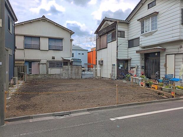【現地外観写真】セブンイレブン、サンドラッグまで徒歩3分!また、キッチンコートやサミットストアが徒歩10分圏内にあるので、毎日のお買い物にも出かけやすい立地が魅力です♪