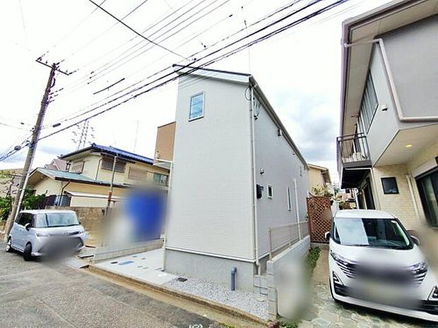 【現地外観写真】1号棟
住宅性能評価で耐震等級3(最高等級)を取得!お客様を守る大切な住宅だからこそ、第三者の検査を受けて安心して住んでいただける住宅をご案内させて頂きます。