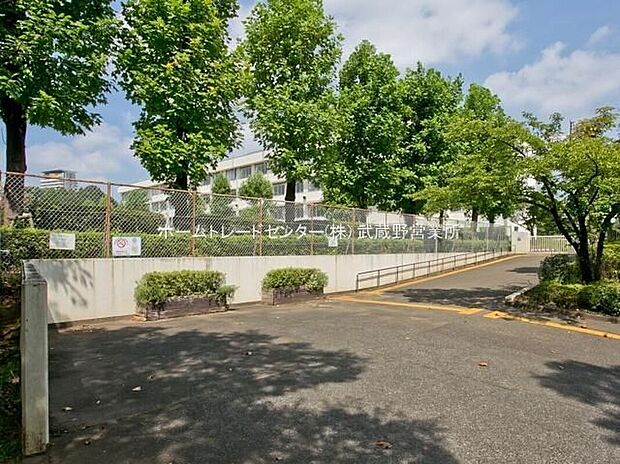 多摩市立豊ヶ丘小学校（約750m）