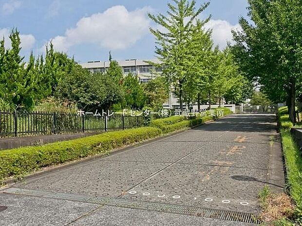 多摩市立青陵中学校（約950m）