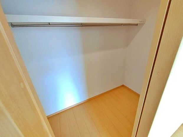 【~収納~A号棟】全居室に収納を完備しておりますので、居室の全空間を有効活用出来ます。自分好みのお部屋で、ゆったりお寛ぎ頂けます。