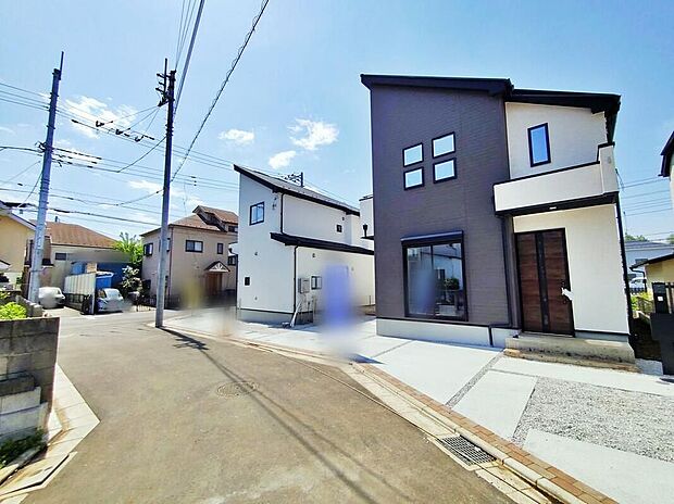 【【前面道路含む現地写真】】一戸建ての大きなメリットは、「自分の土地」を自由に使えること。好きなペットが飼えるほか、ガーデニングやDIY、車やバイクの手入れなど様々な趣味を楽しめます♪