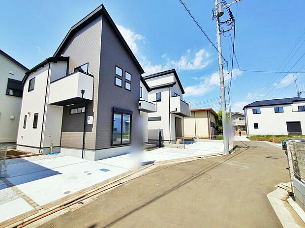 【【前面道路含む現地写真】】低層住居専用地域の落ち着いた立地で、子育てにも最適です。現地をご覧いただきながら、住まいの夢をお聞かせください。