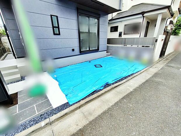 【駐車場】一戸建ては都心部などの物件を除き、駐車スペース付きの物件が一般的。玄関と駐車スペースとの行き来もしやすく、天候が悪い日などに便利です♪