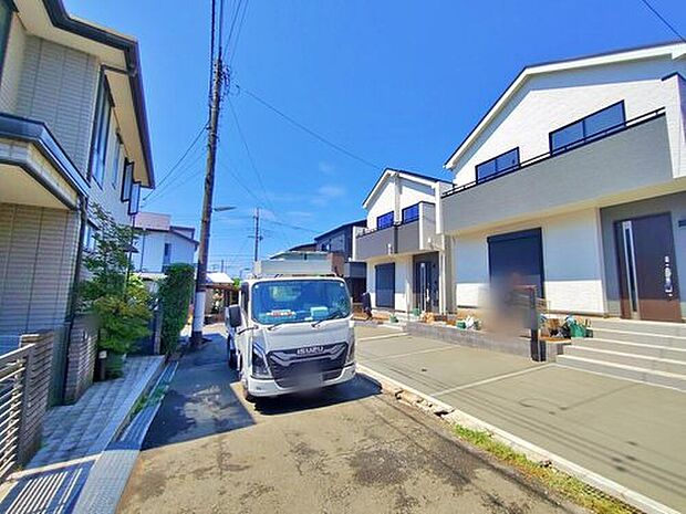 【【前面道路含む現地写真】】気になった物件すぐにご見学対応させていただきます♪平日・お仕事帰りなど、いつでもご案内可能です♪周辺環境と併せて、実際に現地をご確認ください♪