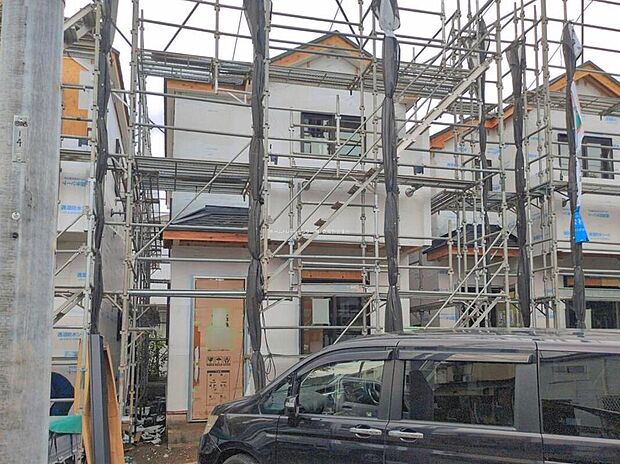 【現地外観写真】C号棟
ひとたび扉を開けばそこに待っているのは上質な空間とマイホームでの新生活をイメージさせる優雅なひととき。「この家なら…」ではなく「ここに住みたい♪」と思う感動をお届けいたします。