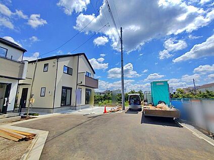 【前面道路含む現地写真】５号棟