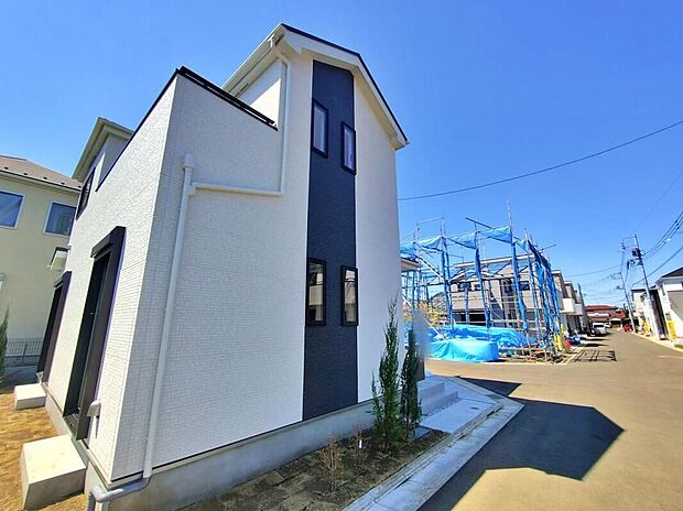 【前面道路含む現地写真】B号棟　気になった物件すぐにご見学対応させていただきます♪平日・お仕事帰りなど、いつでもご案内可能です♪周辺環境と併せて、実際に現地をご確認ください♪