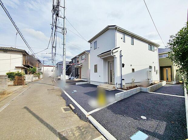 【【前面道路含む現地写真】】住環境良好な人気の低層住居専用地域に立地しております。守られた環境は、お子様との暮らしにもおすすめです。