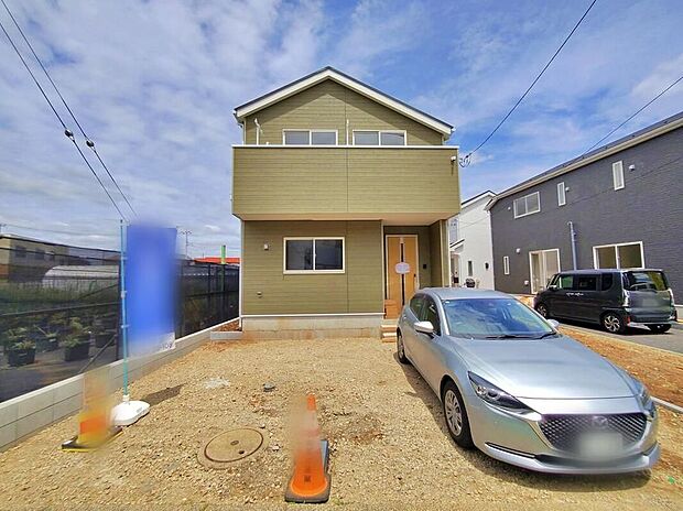 【現地外観写真】4号棟ひとたび扉を開けばそこに待っているのは上質な空間とマイホームでの新生活をイメージさせる優雅なひととき。「この家なら…」ではなく「ここに住みたい♪」と思う感動をお届けいたします。