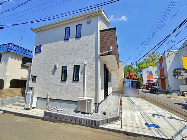 【現地外観写真】住宅性能評価で耐震等級３（最高等級）を取得！お客様を守る大切な住宅だからこそ、第三者の検査を受けて安心して住んでいただける住宅をご案内させて頂きます。
