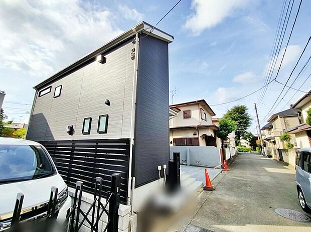【前面道路含む現地写真】物件の陽当りや通風・仕様設備やお部屋の大きさの比較、近隣・周辺環境や街並みなど、資料には掲載していない情報が現地にはたくさんあります。　是非一度、現地をご確認ください♪