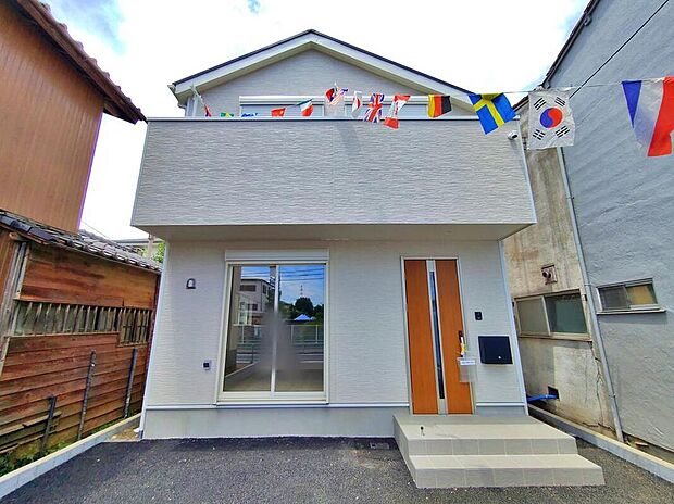 【【現地外観写真】】ひとたび扉を開けばそこに待っているのは上質な空間とマイホームでの新生活をイメージさせる優雅なひととき。「この家なら…」ではなく「ここに住みたい♪」と思う感動をお届けいたします。