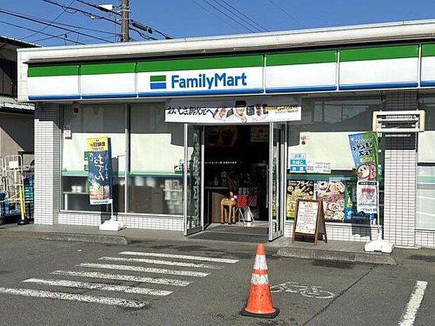 ファミリーマート小平たかの街道店（約730m）