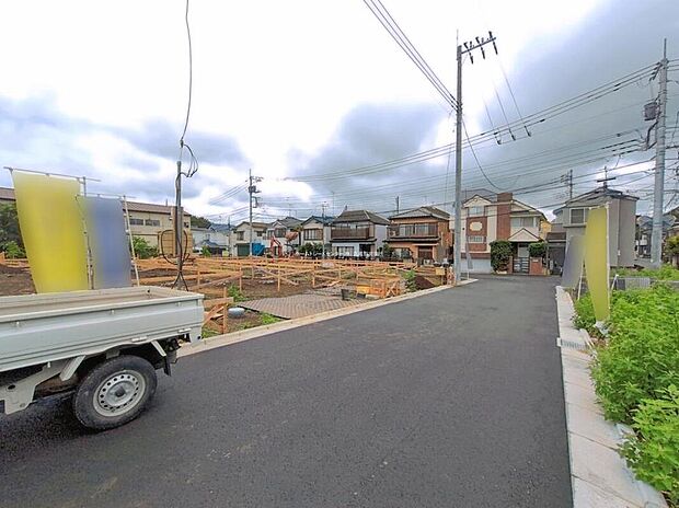 【【前面道路含む現地写真】L号棟】気になった物件すぐにご見学対応させていただきます♪平日・お仕事帰りなど、いつでもご案内可能です♪周辺環境と併せて、実際に現地をご確認ください♪