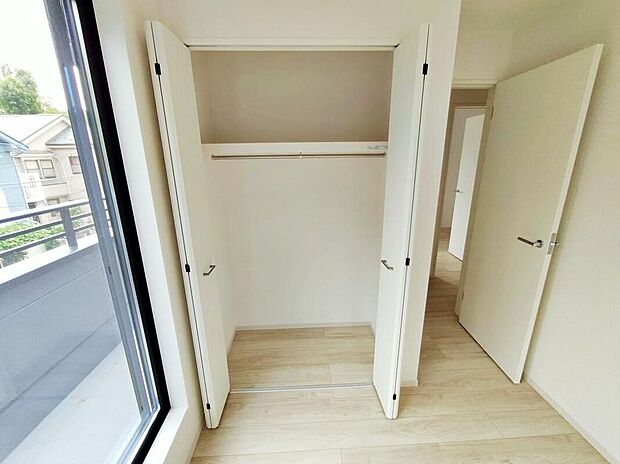 【収納】全居室に収納を完備しておりますので、居室の全空間を有効活用出来ます。自分好みのお部屋で、ゆったりお寛ぎ頂けます。