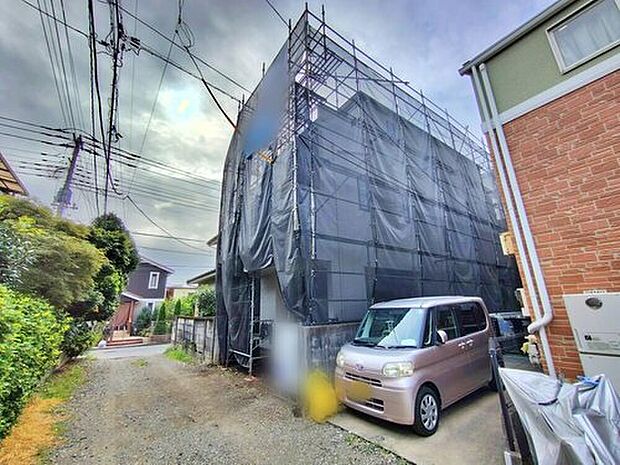 【【前面道路含む現地写真】】毎日のお買い物に便利なスーパー・コンビニ・ドラッグストアが徒歩10分♪小学校まで徒歩4分とお子様にも安心です!