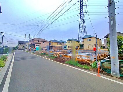 【前面道路含む現地写真】