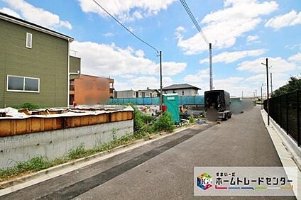 【前面道路含む現地写真】