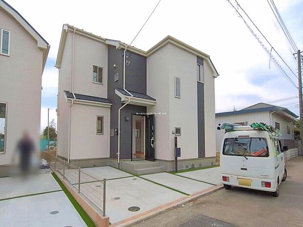 【現地外観写真】A号棟ひとたび扉を開けばそこに待っているのは上質な空間とマイホームでの新生活をイメージさせる優雅なひととき。「この家なら…」ではなく「ここに住みたい♪」と思う感動をお届けいたします。