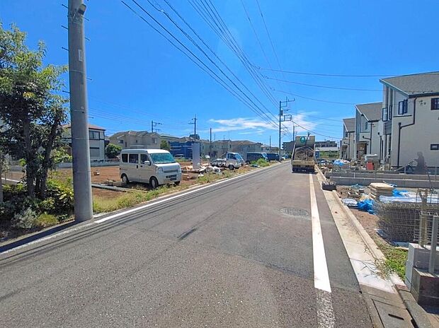【前面道路含む現地写真】住宅性能評価で耐震等級3(最高等級)を取得!お客様を守る大切な住宅だからこそ、第三者の検査を受けて安心して住んでいただける住宅をご案内させて頂きます。