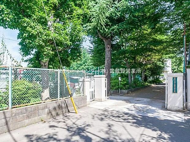 国分寺市立第三中学校(約750m)