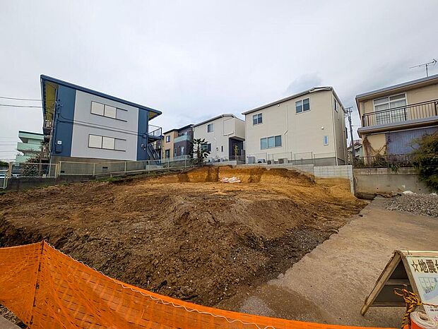 嬉しい仕様設備♪
水廻り集中設計、全洋室、リビングイン階段、納戸、WIC、家事室、ワイドバルコニー、庭、駐車1～2台可能（号棟・車種による）等♪