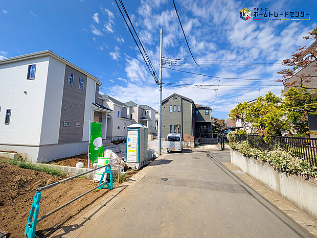 嬉しい仕様設備♪
水廻り集中設計、全洋室、フリースペース（納戸）、WIC、ホール物入、ワイドバルコニー、庭、駐車1～2台可能等♪