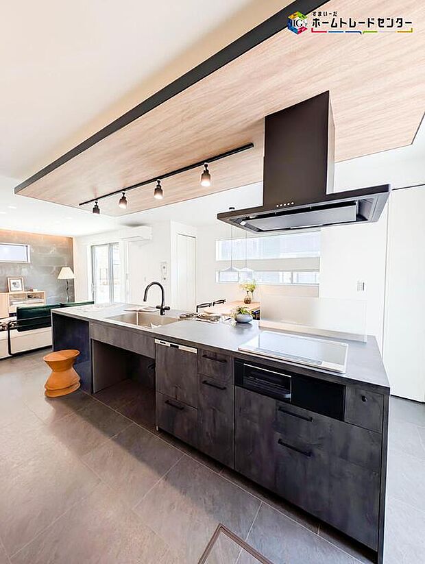 水廻り集中設計で家事もスムーズ♪
ママも助かる食洗器付き！カフェ風のキッチンでご家族で楽しくお料理をお楽しみいただけます！