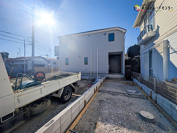 嬉しい仕様がたくさん！
浴室乾燥機、和室・タタミコーナー、WIC、パントリー、2階手洗いカウンター、階段下収納、ワイドバルコニー、庭、駐車2台可能等♪