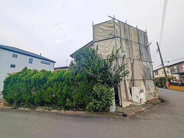 嬉しい仕様・設備がたくさん！
角地、南向き、和洋室、浴室乾燥機、水廻り集中設計、WIC、SIC、リネン庫、2階ホール収納、ワイドバルコニー、南庭、駐車2台可能等！