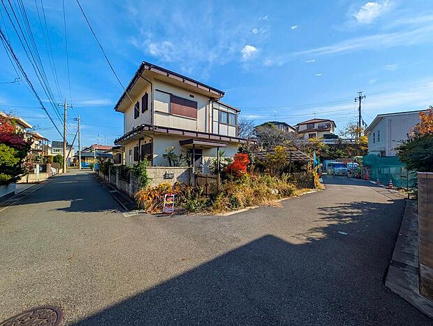 ≪現地写真（造成前）≫
東武野田線「逆井」駅まで徒歩11分！
安心の「住宅性能評価」取得物件！安心の第三者機関による検査済み！地震に強い家！
降り注ぐ光に囲まれる邸宅。煌めく家族時間がここから始まる