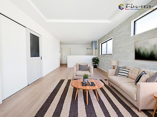 インテリアプランが考えやすいワイドなリビング♪広々としたLDKに、自分好みのインテリアでレイアウト。季節ごとに模様替えなども、楽しみの一つとなりそうです
※こちらの写真は、家具をCGで合成したものです