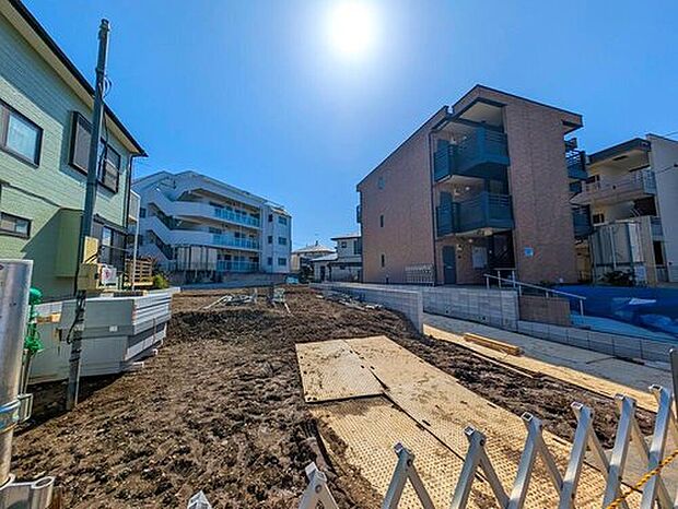 嬉しい仕様がたくさん!
南向き、全洋室、浴室乾燥機、水廻り集中設計、WIC、SIC、ファミリークローク、ワイドバルコニー、庭、駐車2台可能(車種による)等♪