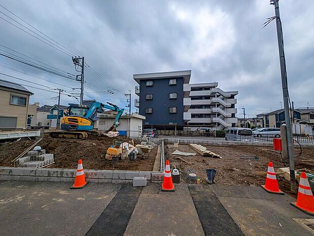 ≪嬉しい仕様設備！≫
太陽光発電設備搭載、南向き、浴室乾燥機、水廻り集中設計、和室、WIC、ホール物入、全居室ペアガラス、防犯カメラ、インナーバルコニー、駐車2台可能等！